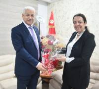 السيد...